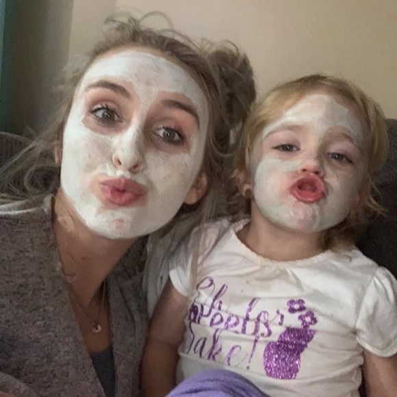 Meet your Posher, Stephanie - Picture 5 of 5